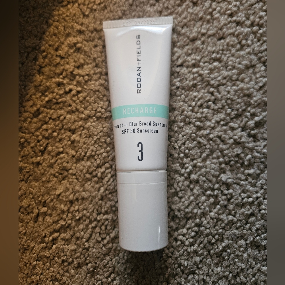 Rodan + Fields Recharge SPF 30 Sunscreen - White and Teal
